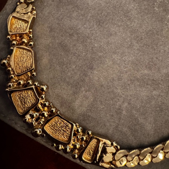 Dior Authentic Gold and Colored Gripoix Stone Necklace with Vintage Charm - Picture 4 of 8